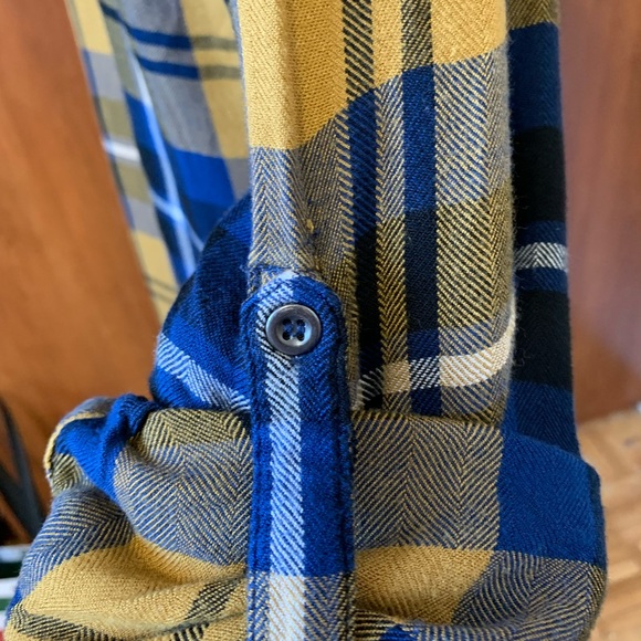 Le Chateau  Button Down Plaid Blouse , Long Sleeve, like new . - Picture 5 of 8